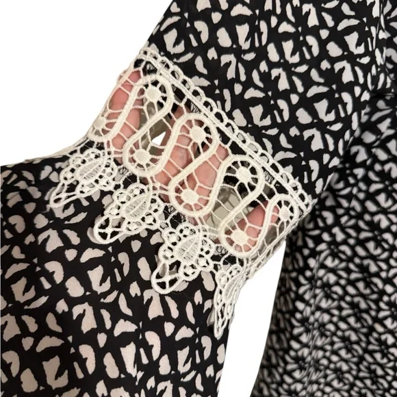 SPRING/SUMMER BLACK/WHITE TOP w/SLEEVE DETAIL LARGE/PETITE BIN #A - Picture 4 of 7